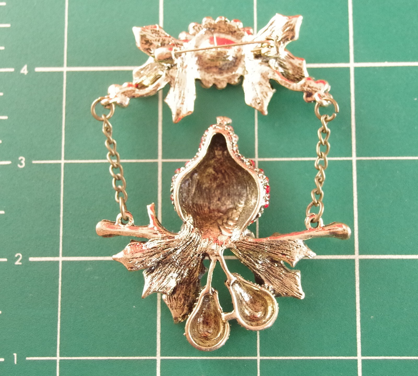 3.5″ NWOT UNSIGNED HEIDI DAUS STYLE PARTRIDGE IN A PEAR TREE CHRISTMAS BROOCH