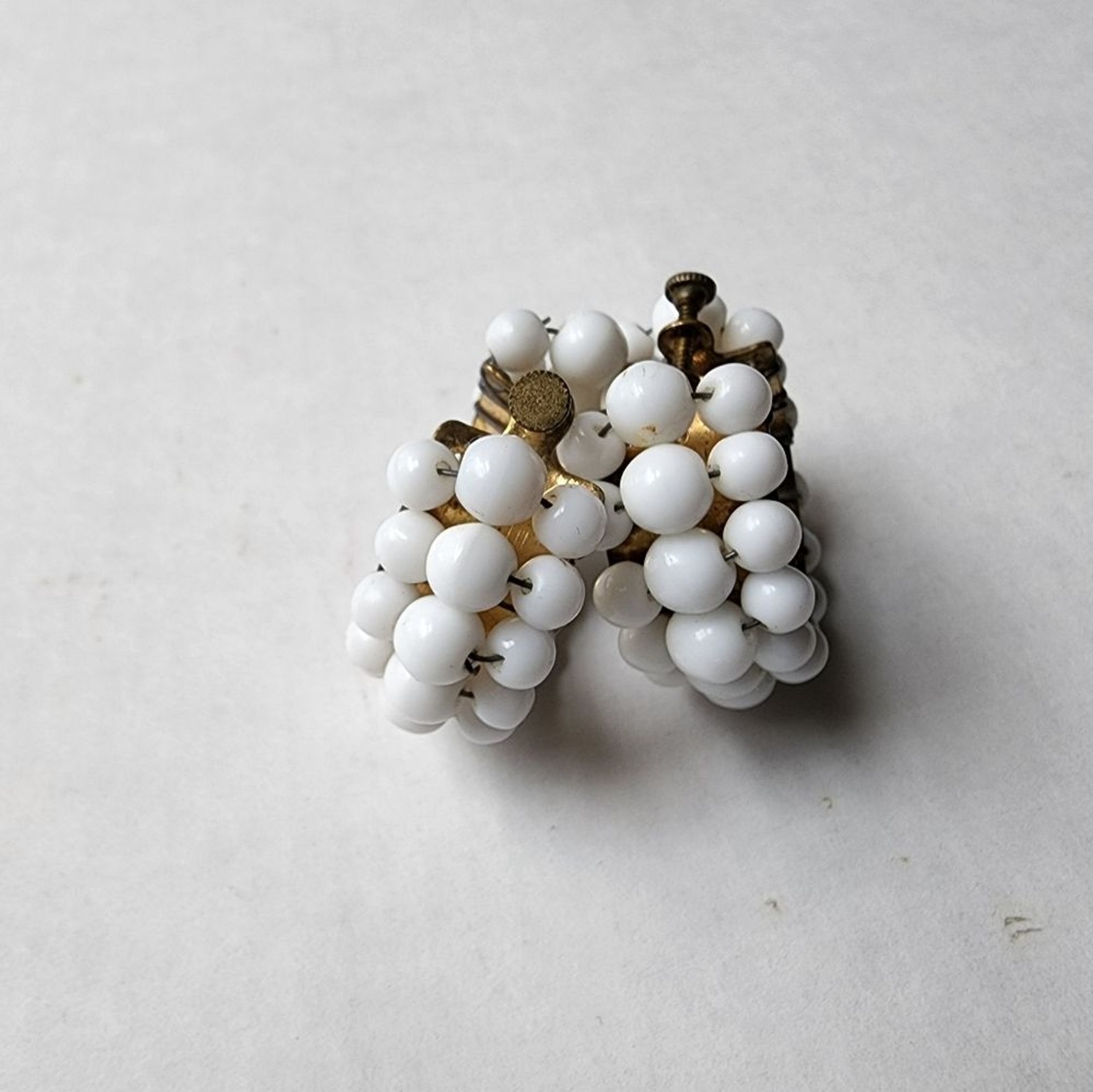 Vintage screwback white beaded earrings 1950s lightweight