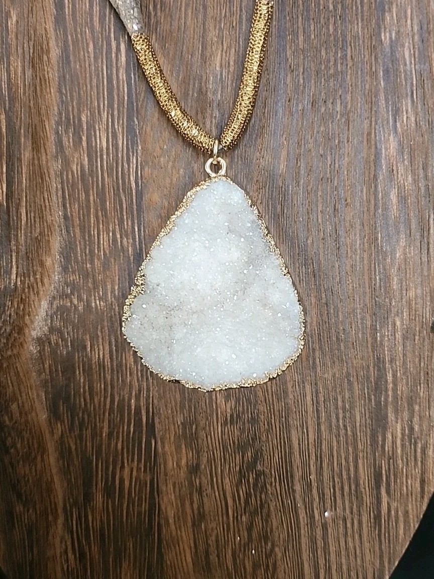Anthropology seraphina Druzy pendant necklace Boho Nature Vibes Raw Beauty