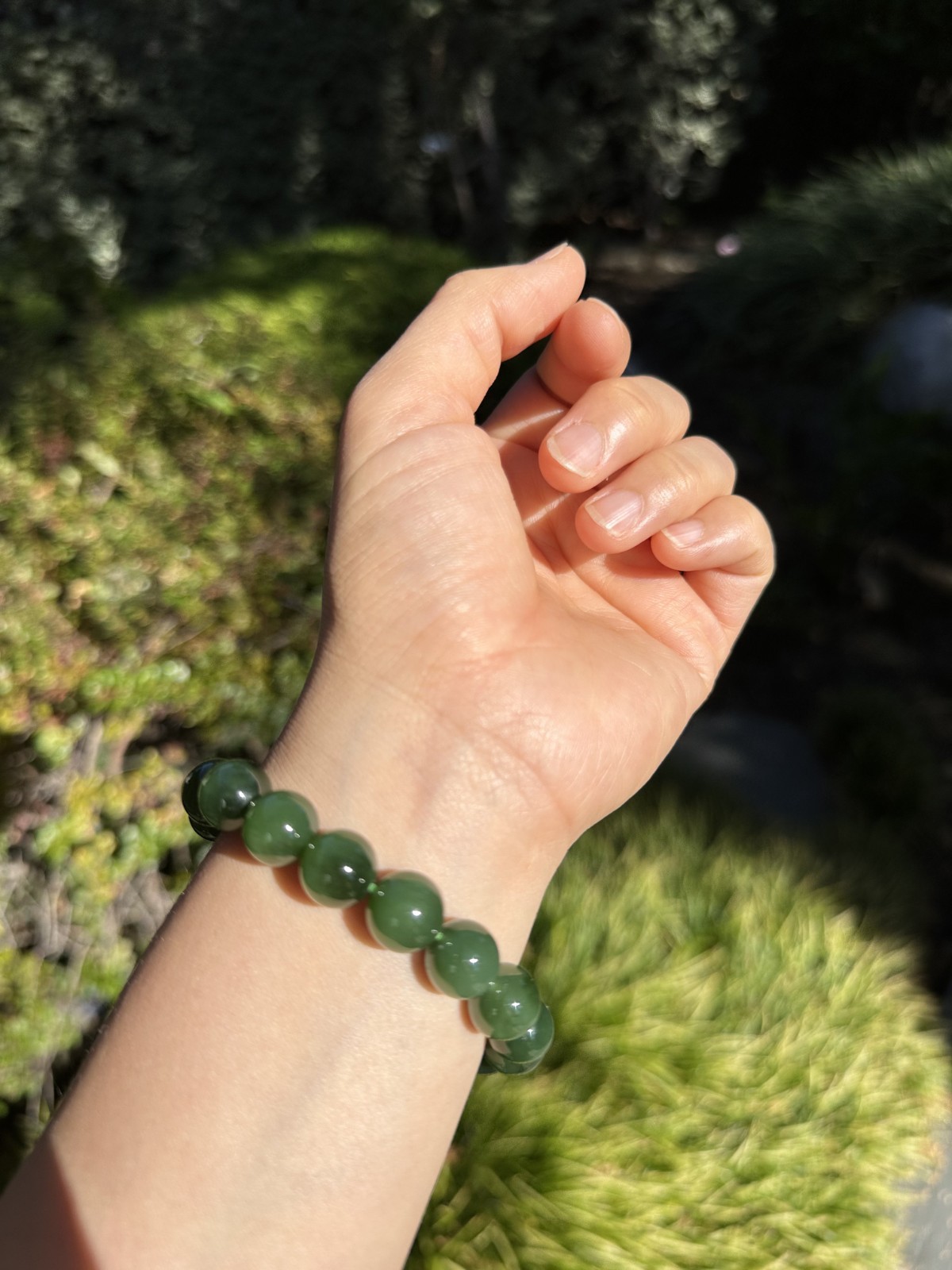 10.5mm Collection Grade Green Siberian Nephrite Bracelet, Strong Cat Eye Effect