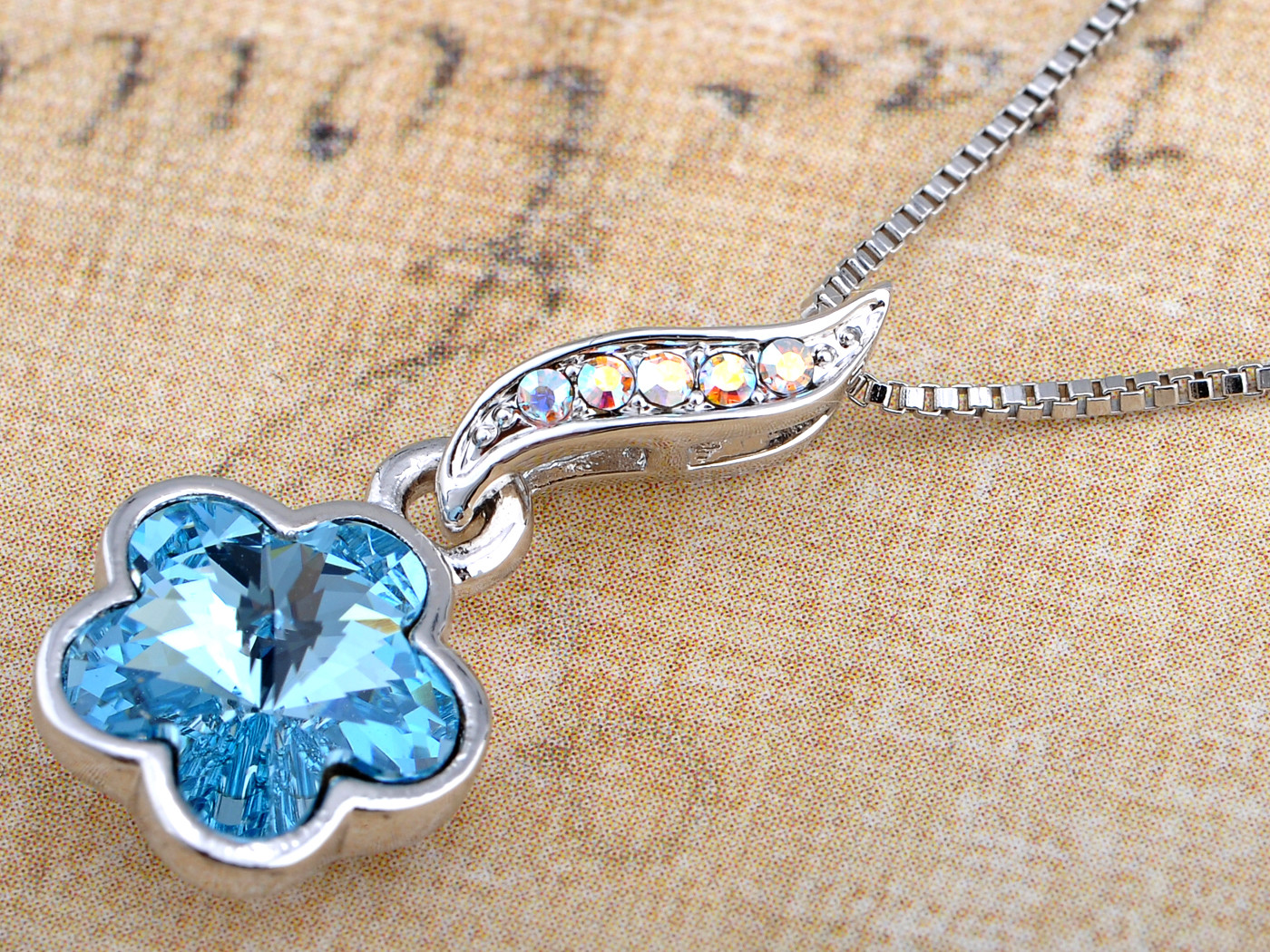 Light Sapphire Rounded AB Stars New Crystal Element Earring Necklace Set