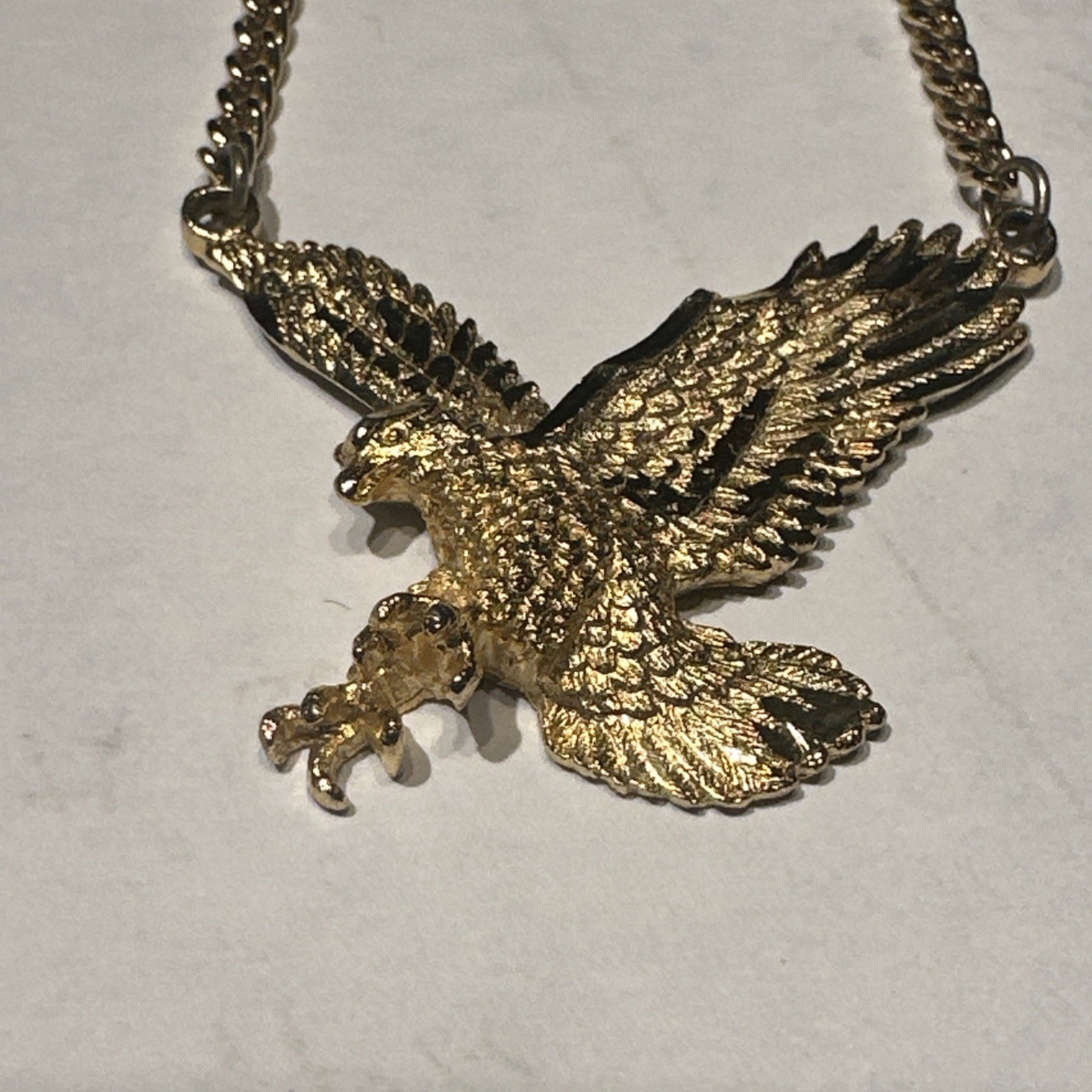 Eagle On Chain Gold Color Not Sure Of Metal 19 In Chain