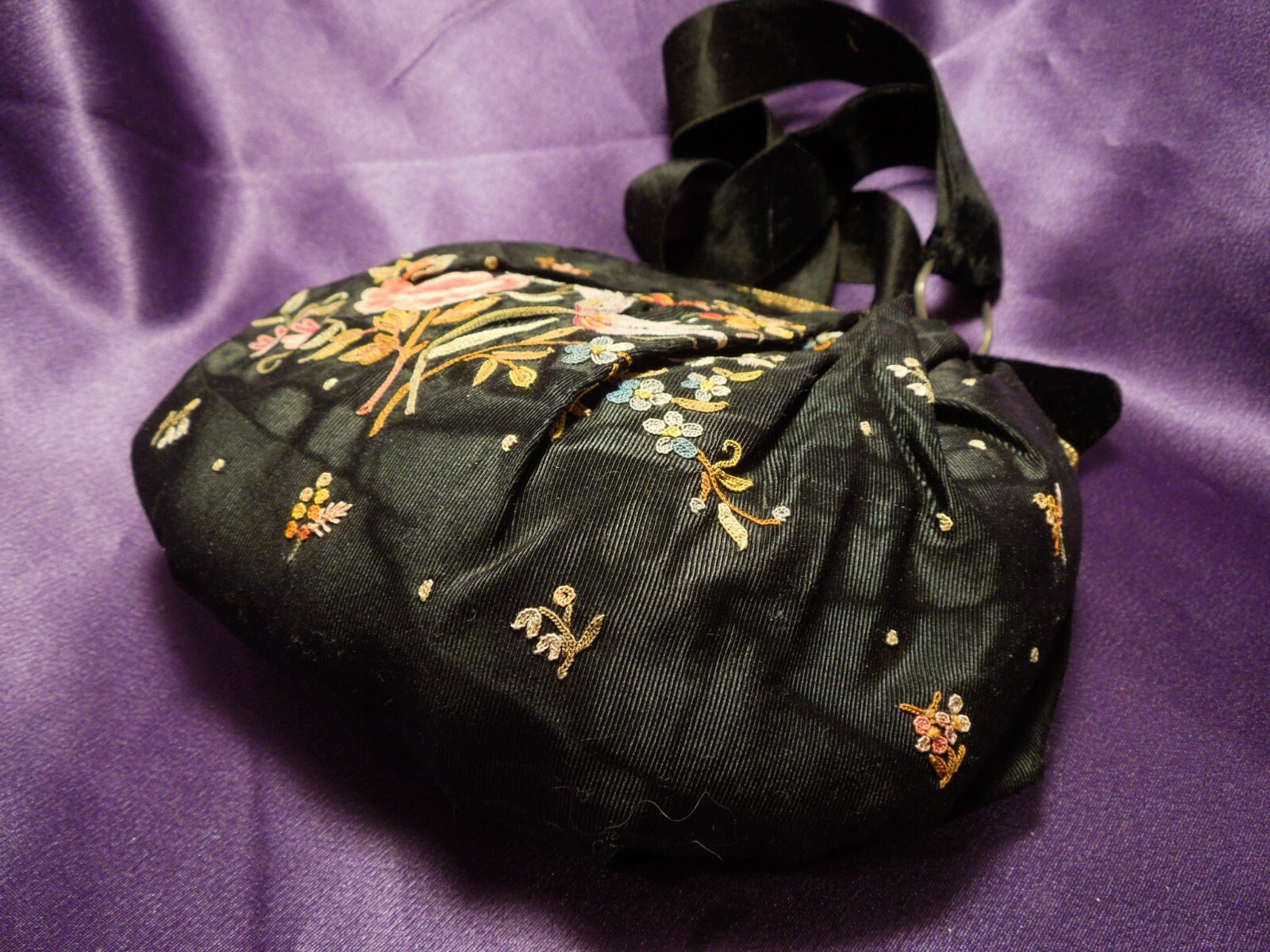 Vintage Hand Sewn Flower Detailed Push Button Clutch Wrist Purse W/ Mini Mirror