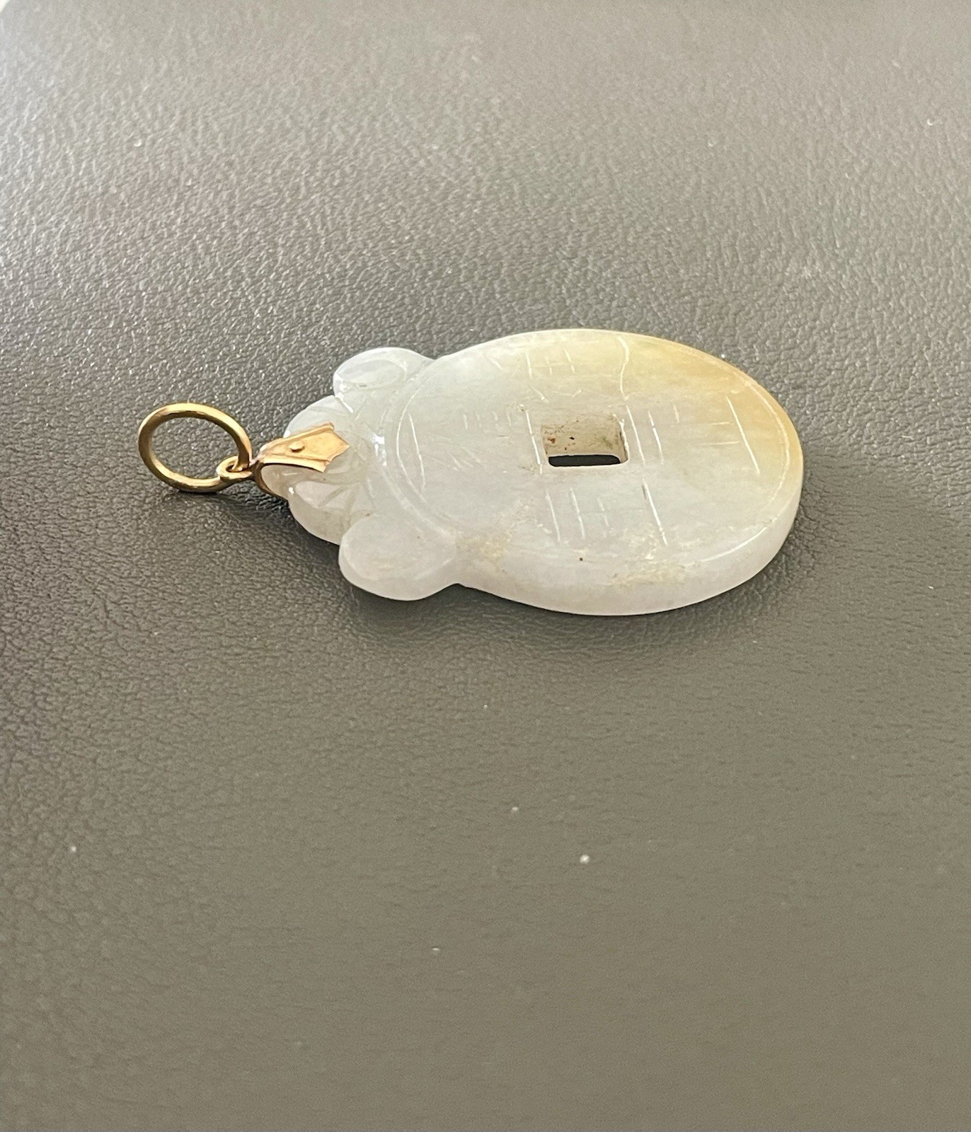 18Kt Yellow Gold Jade Pendant (E85)