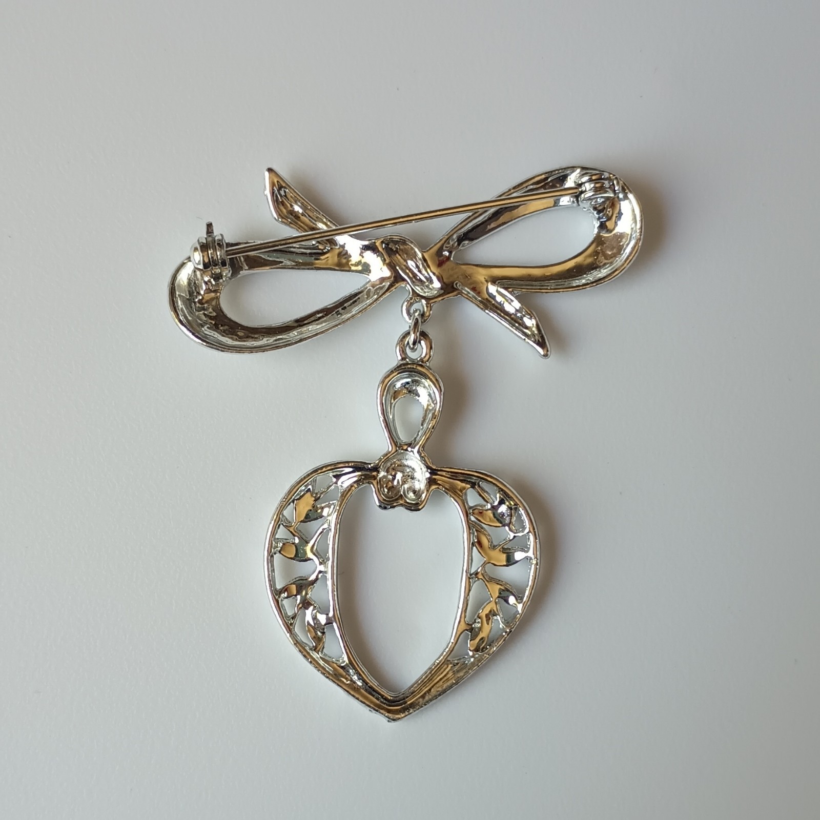 Two-Tone Bow Heart Dangle Brooch Pin Gold & Silver Tone Metal Love Theme