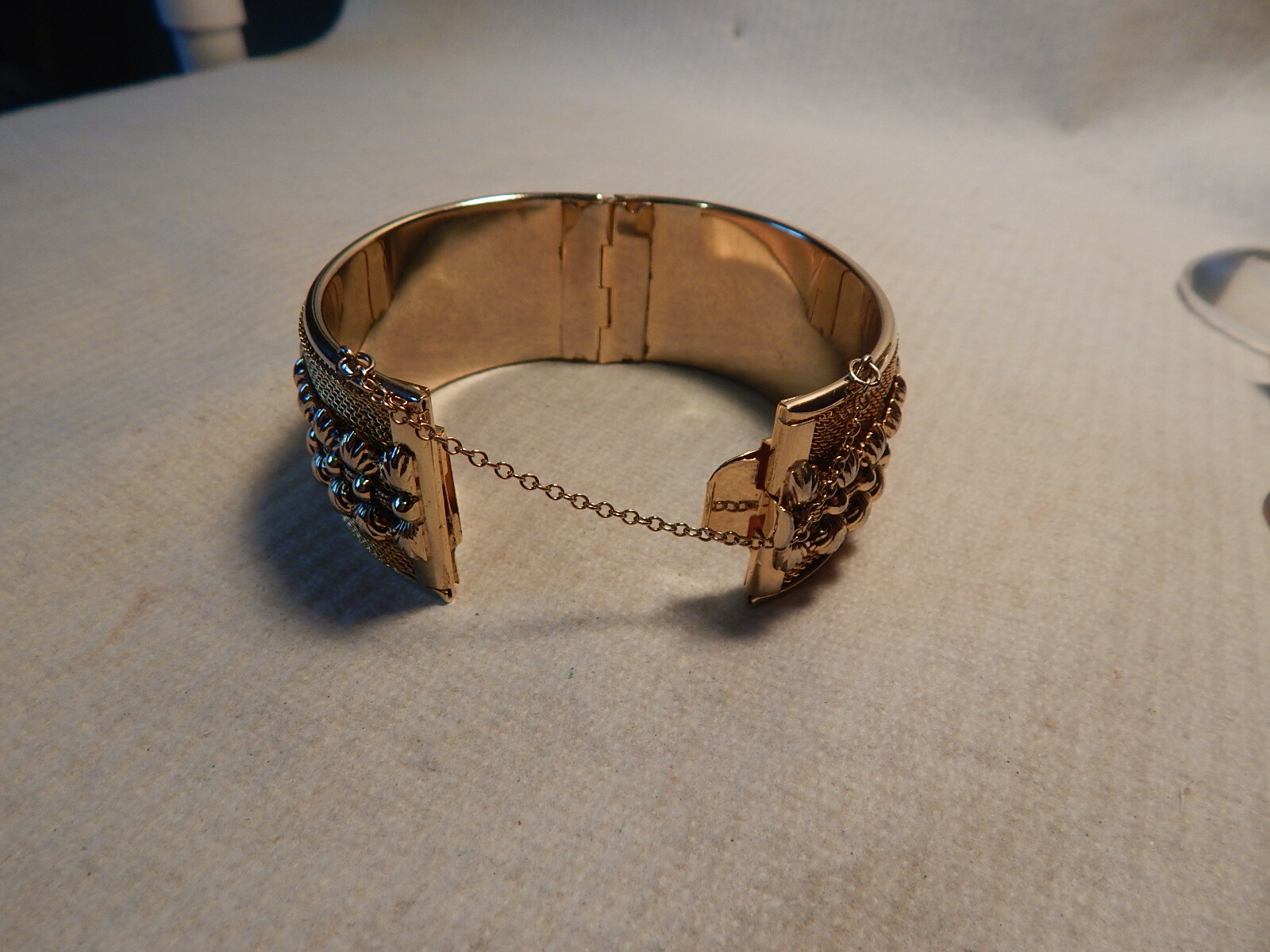 VTG 1950S 60S GOLD TONE CUFF BRACELET 11/4 WIDE MESH BASE RAISED DESIGN NO MARK