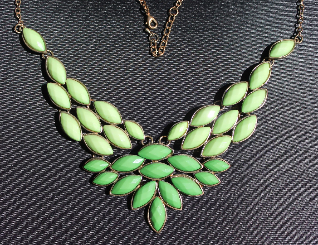 Light & Dark Green Gold Tone Chain Statement Bib Necklace Bib Acrylic Navettes