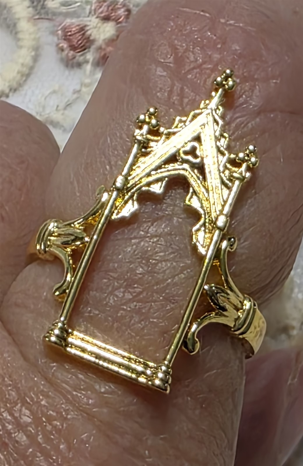 Victorian Trading 7 Gothic Cathedral Ring Ornate Gold-Tone Architectural 30E