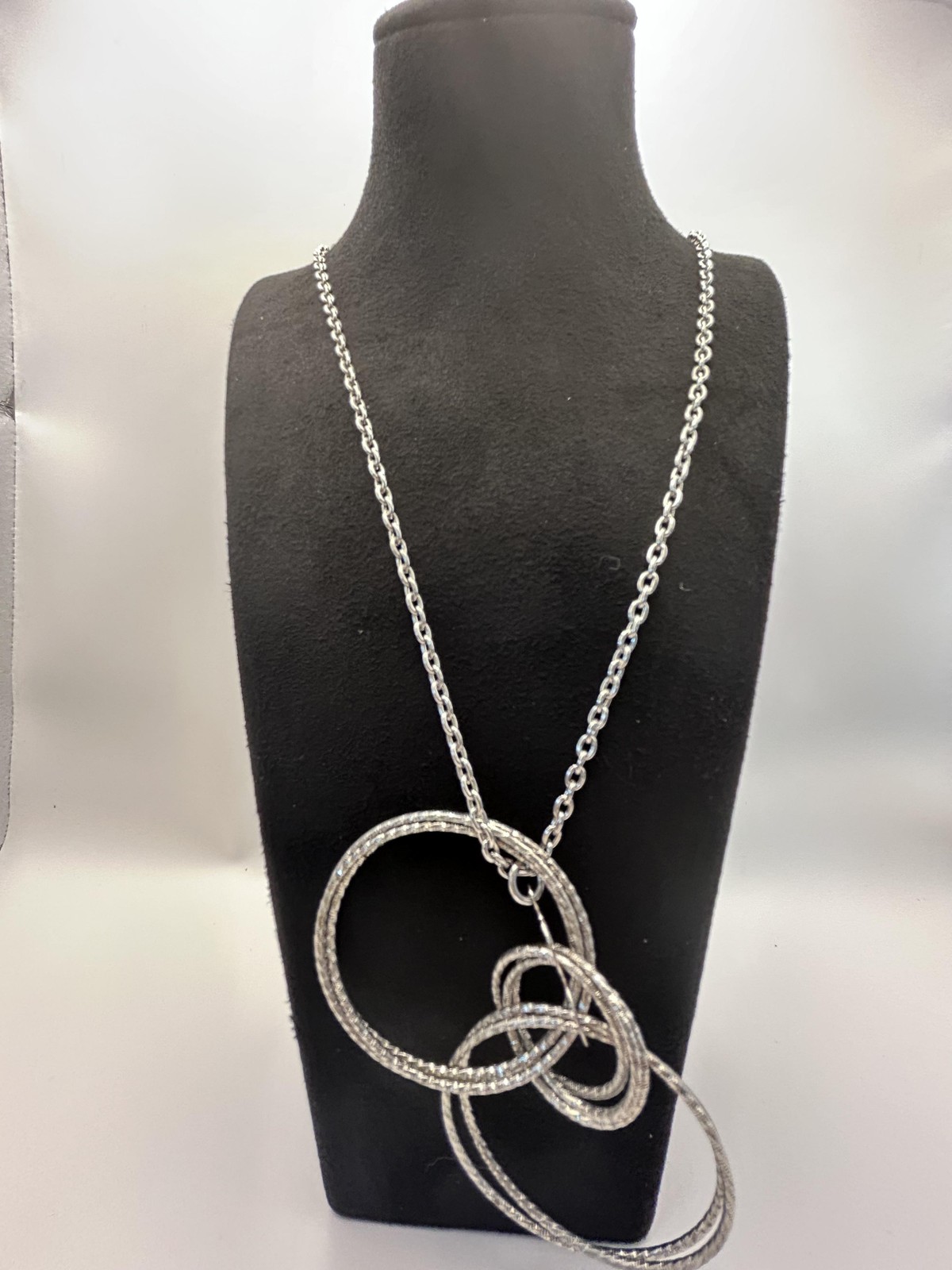 Necklace Silver Tone Statement Interlocking Circle Pendant Womens 30 Inch