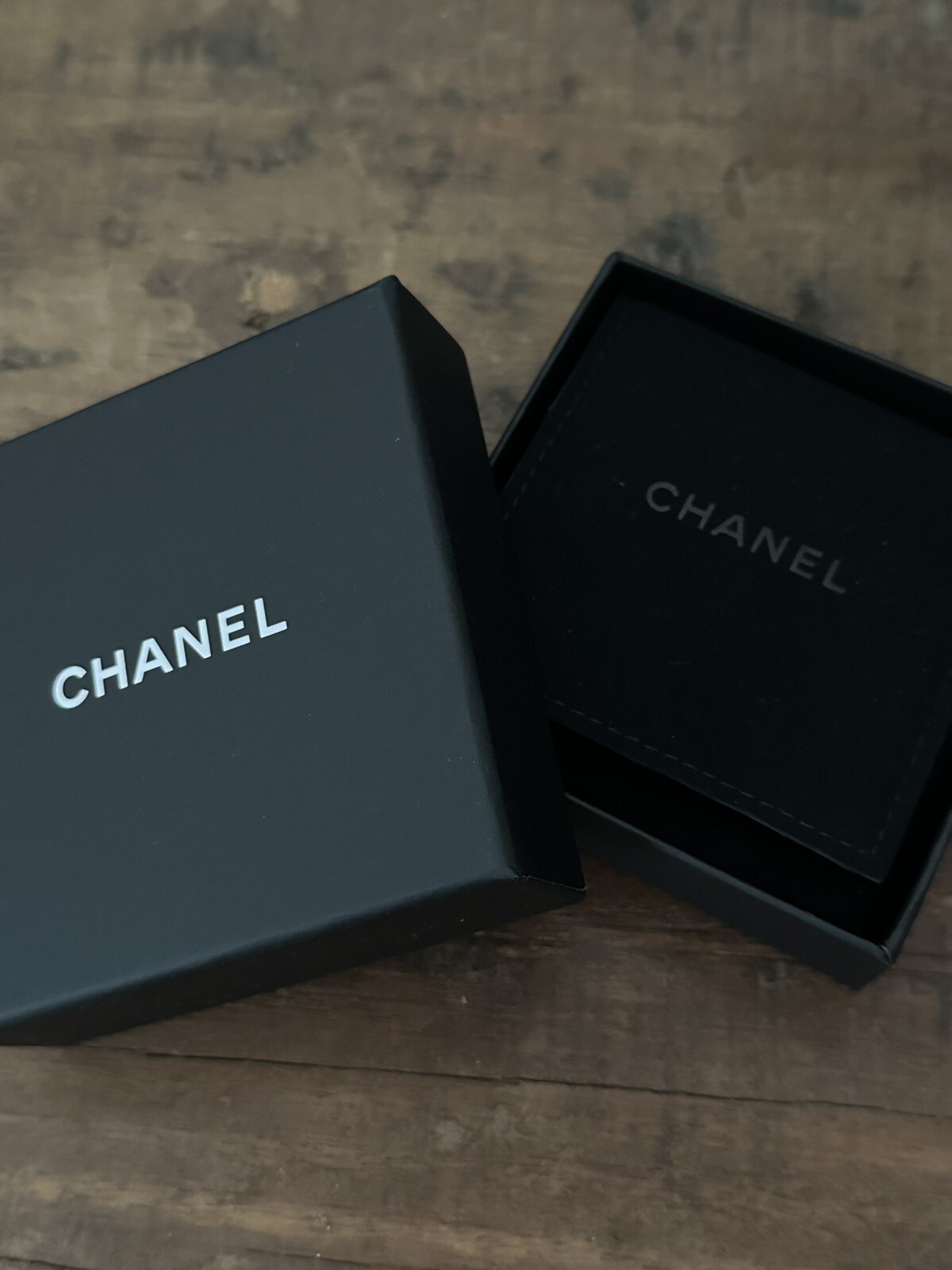 CHANEL FALL-WINTER 2019 19B Metal, Glass Pearls & Strass Brooch AB2205 Y47823