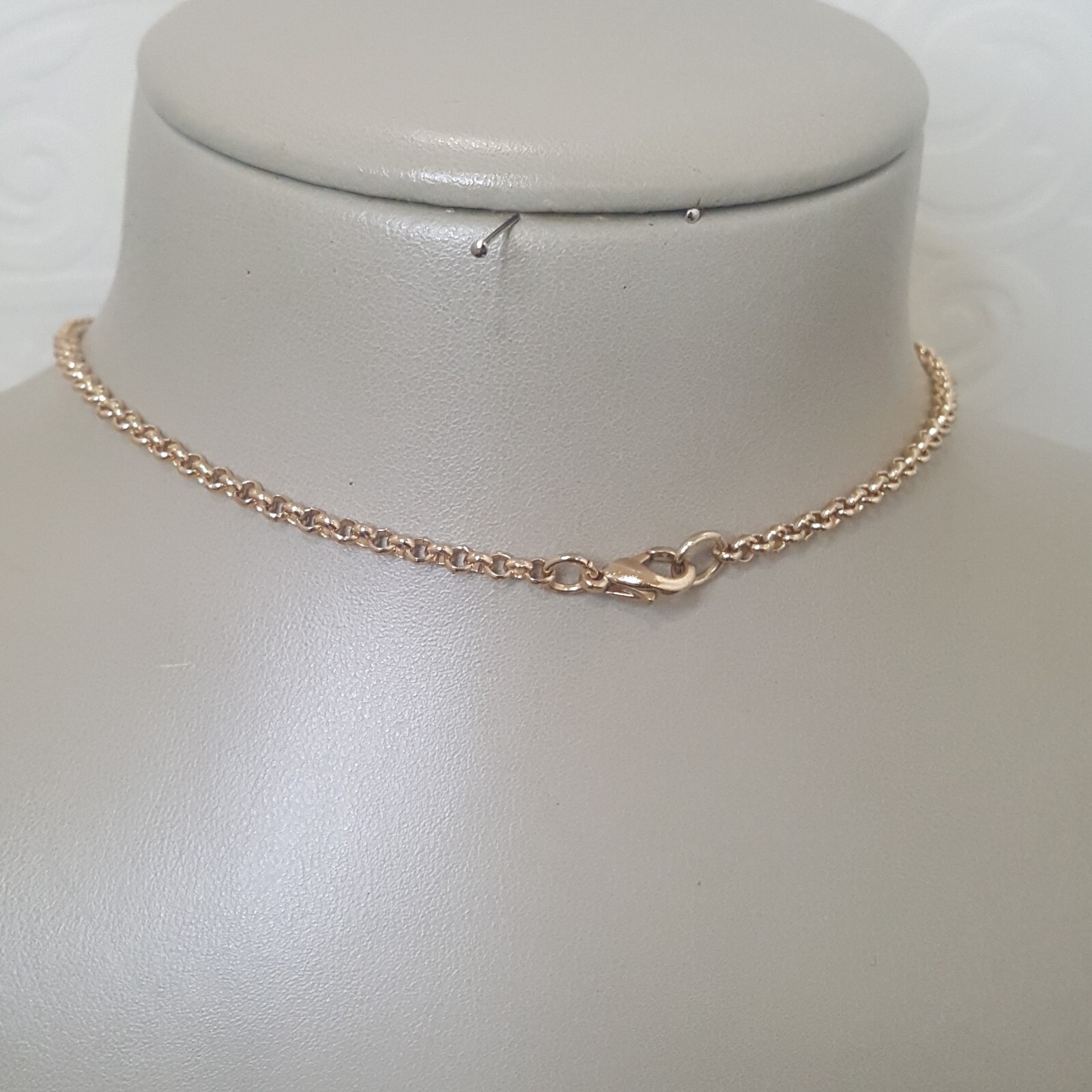 Women’s Beautiful Gold Tone White / Clear Beaded Shaky Necklace NWOT