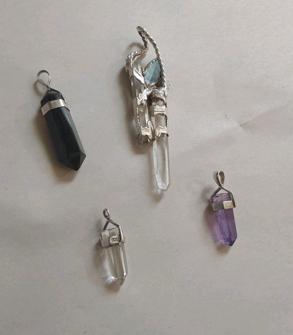 Lot Of Black Onyx Amethyst Quartz Gemstone Pendants 10.3 4.6 2.1 & 1.6 Grams