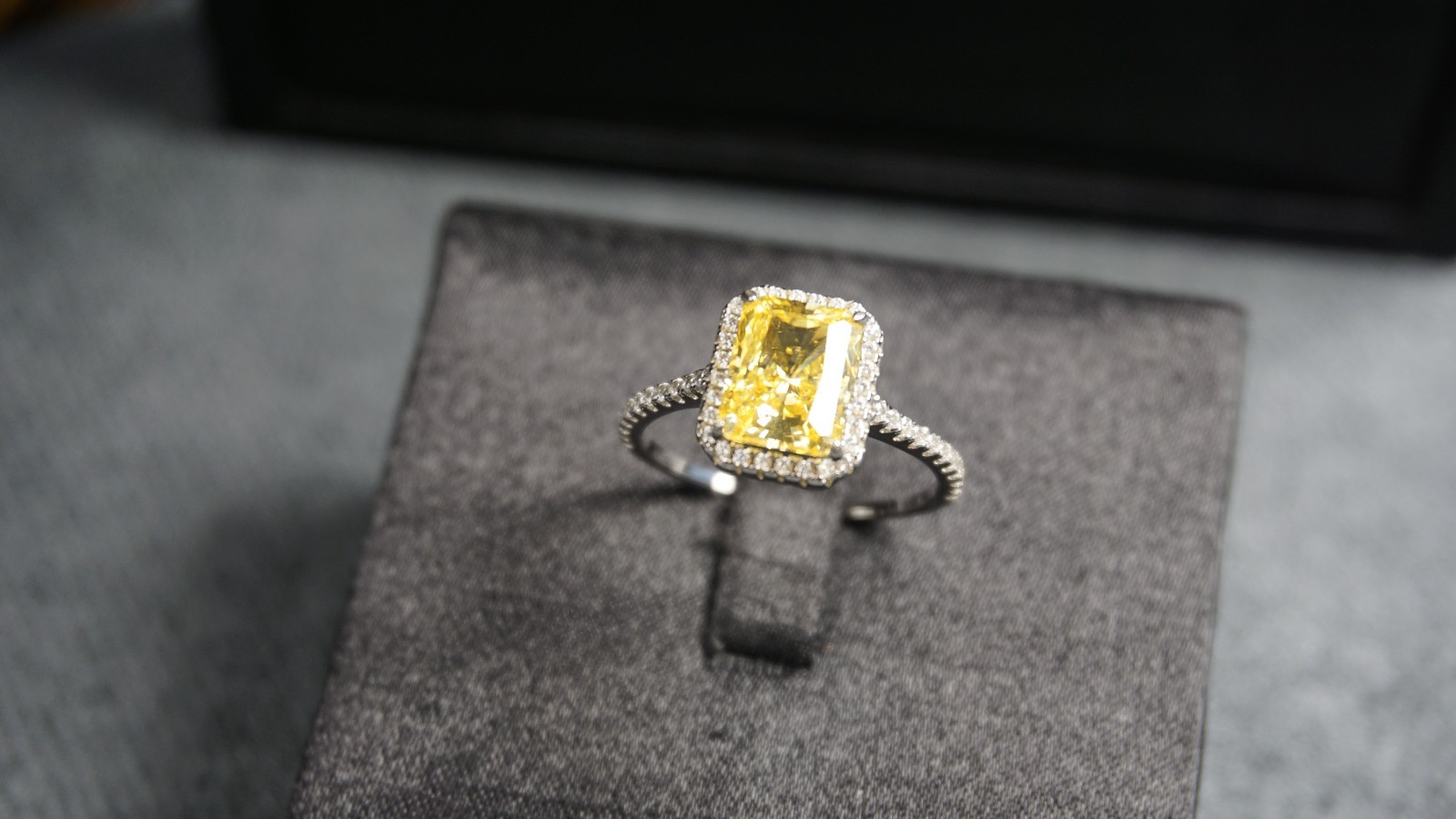 Stunning Womans Jewelry Lab-Created 3CT Princess Cut Yellow Diamond Ring