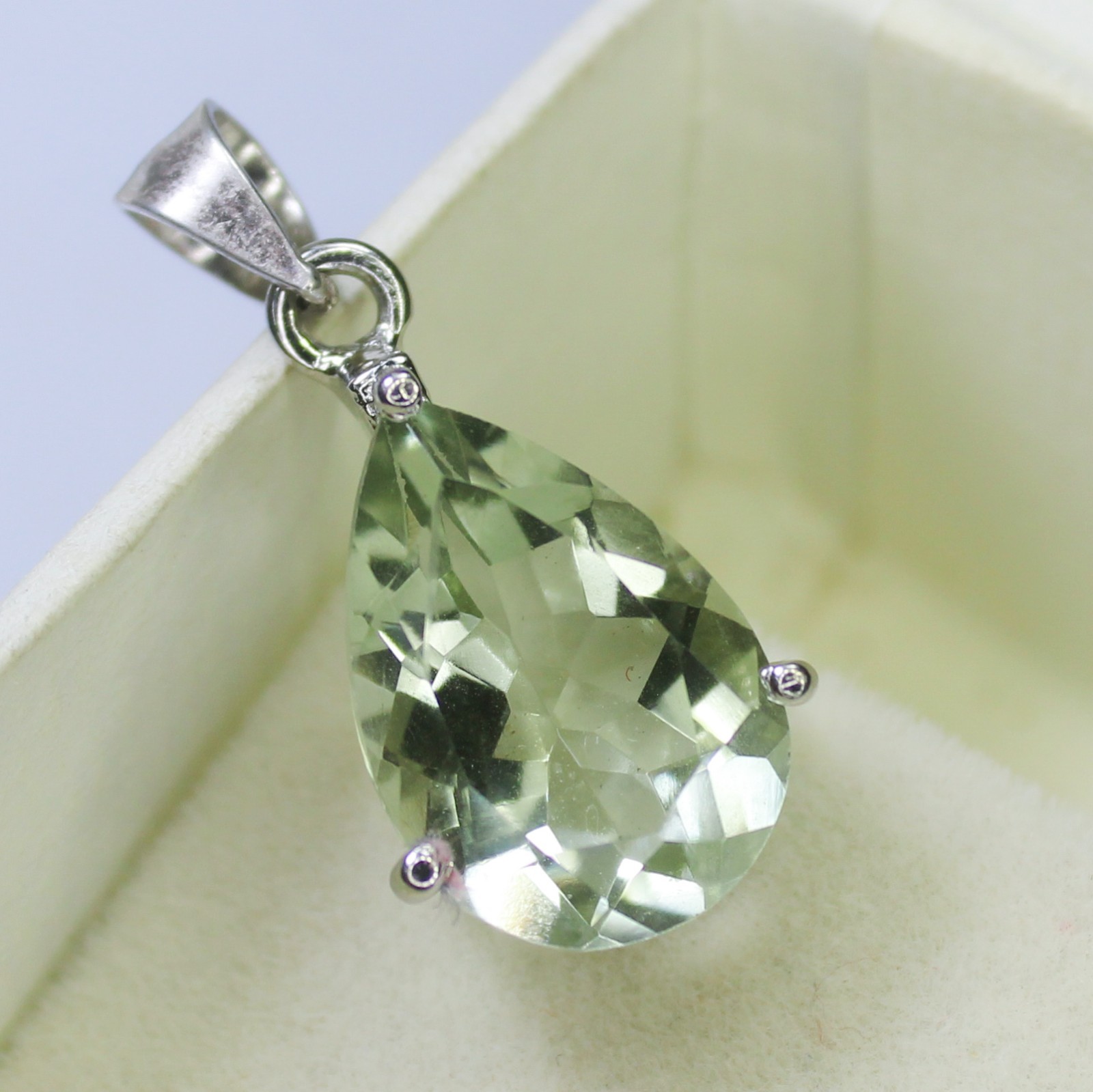 Natural Green Amethyst Pendant 925 Sterling Silver Vintage Jewelry 2.55g