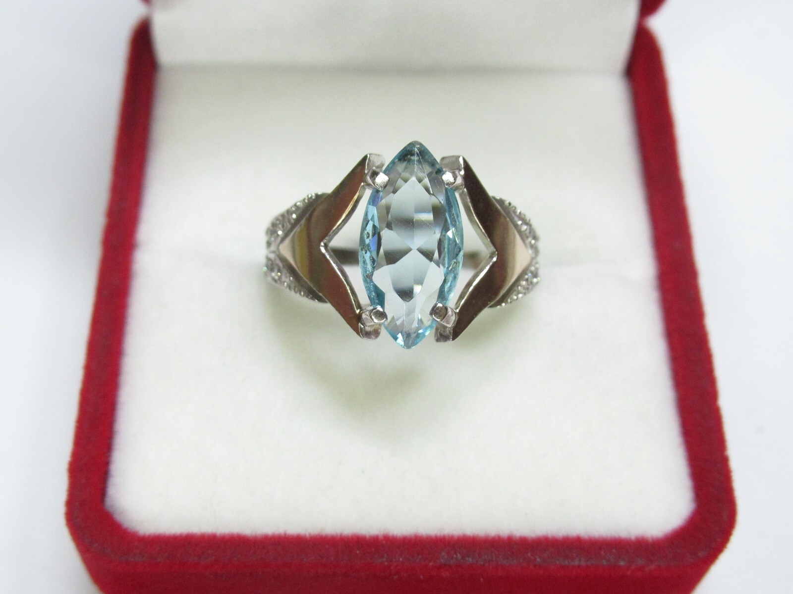 Women’s 925 sterling silver, 375 gold ring, cubic zirconia, 3,67 gr, size 7.