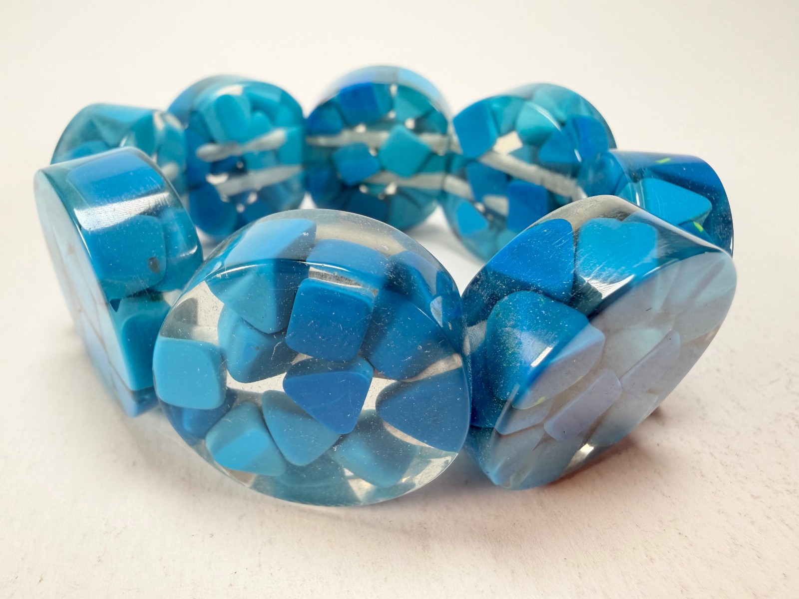 Marion Godart – Confetti “Cylindre” Blue Mix Elasticated Cylinder Resin Bracelet