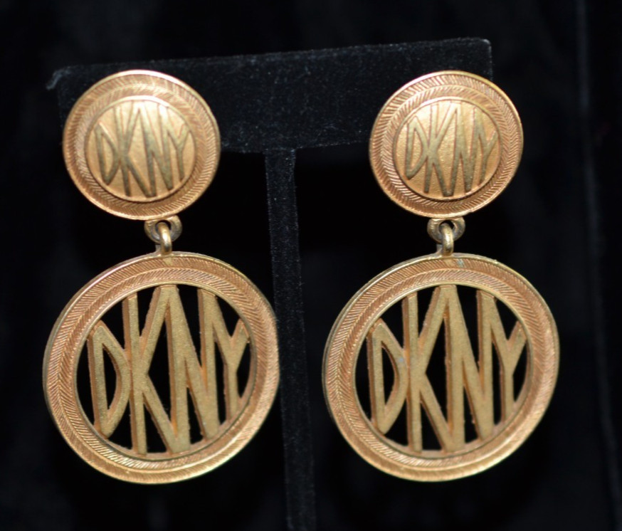 DKNY DONNA KARAN 2.5″ Matte Gold LOGO Round Clip Drop EARRINGS Vintage 1990’s