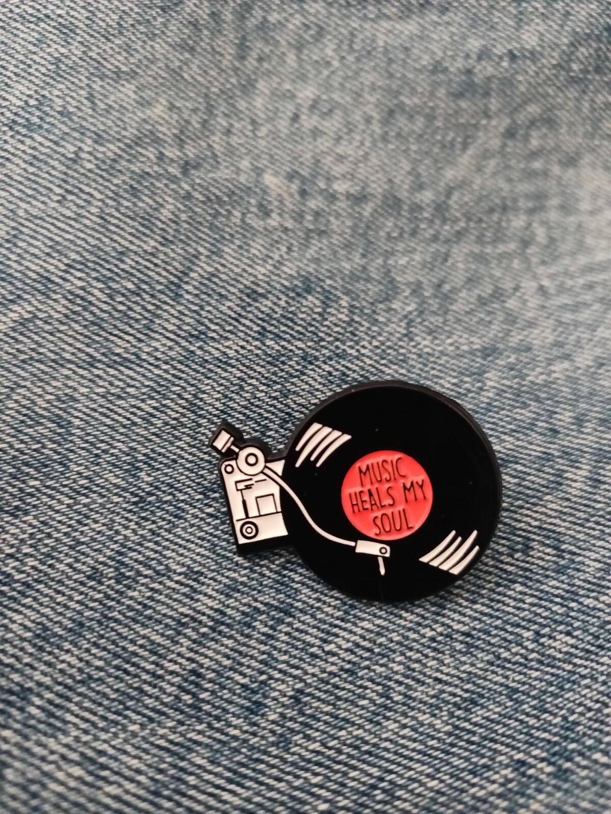 RECORD PLAYER ENAMEL PIN-SHIP ALL THE PINS YOU BUY FOR $4.99-VISIT OUR STORE