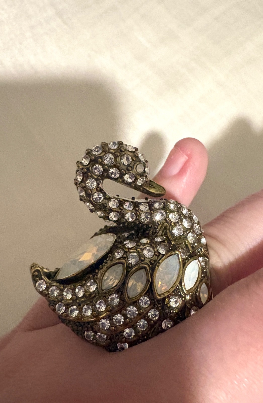 Heidi Daus gold crystal swan ring size 7 – Approx 17.5mm dia- great condition