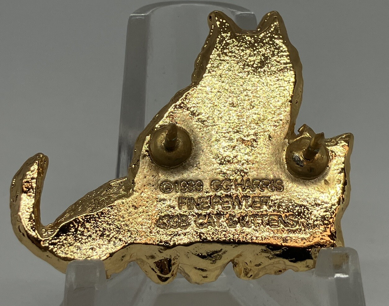 GG Harris Gold Tone Fine Pewter Cat & Kittens Pin 439B (C) 1999