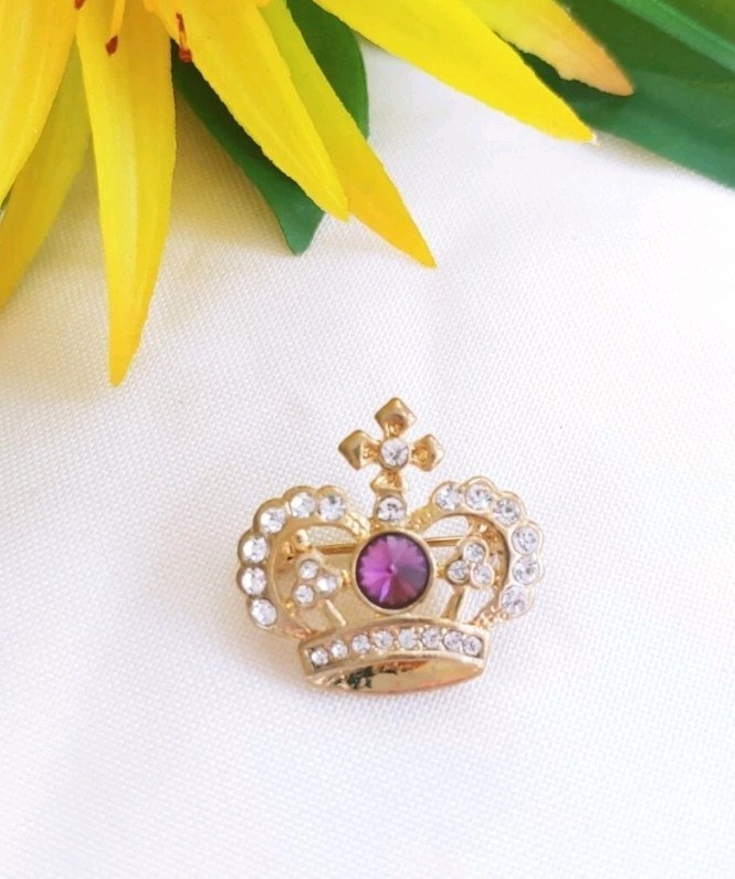 Vintage Crown Royal Royalty King Queen Rhinestone Purple Gold Tone Brooch Pin