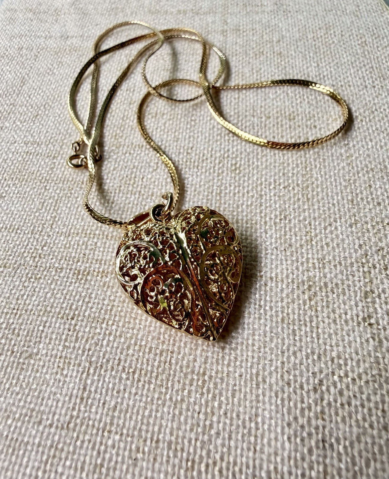 Vintage Gold Tone Filigree Heart Pendant Necklace Openwork Scroll Design