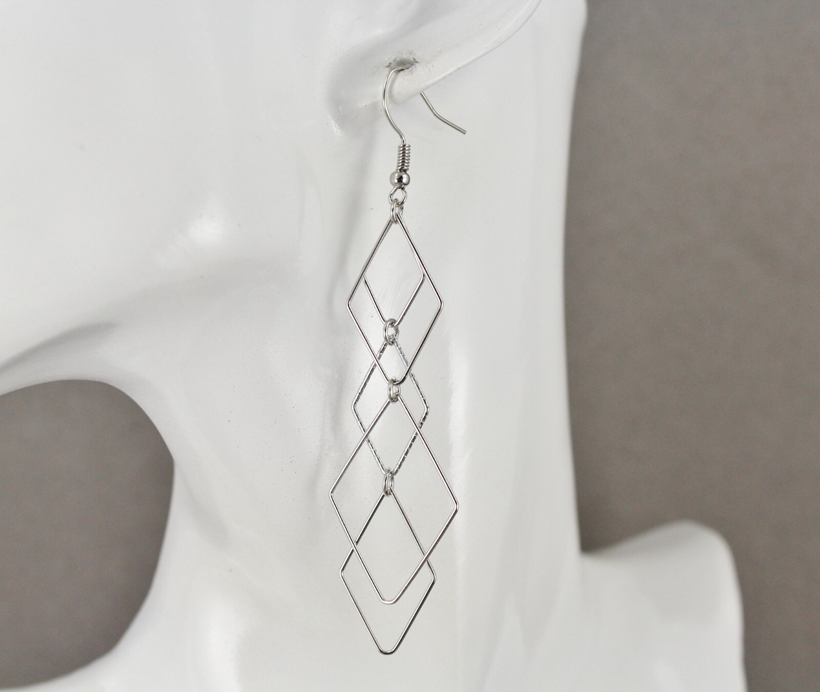 Silver chandelier earrings dangle pendant wiggly flowy 3.5″ long Very Liteweight