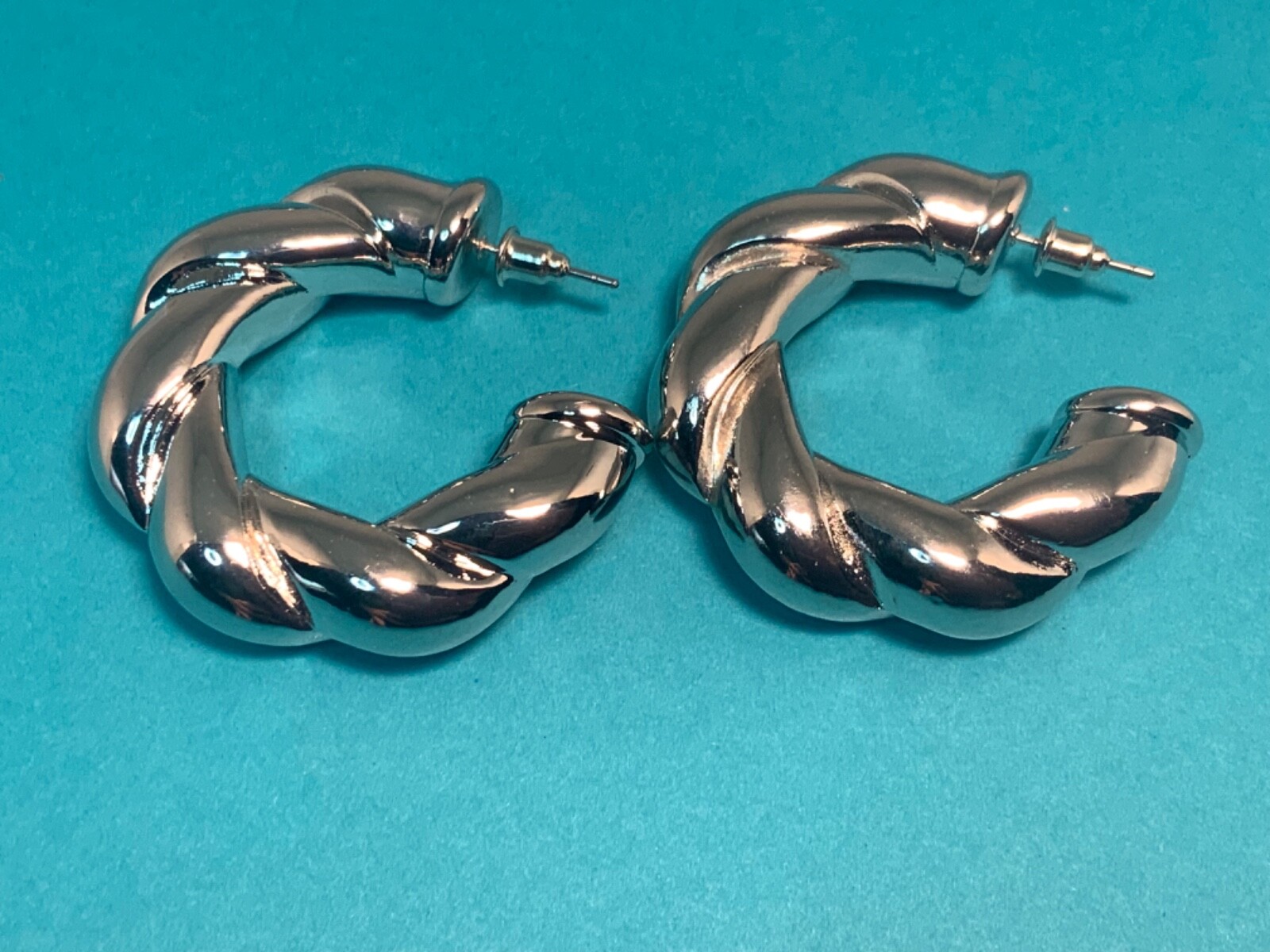 🌸 Ladies Silver Thick Rope Light Weight 1 1/2″ Hoop Earrings (E7) 🌸