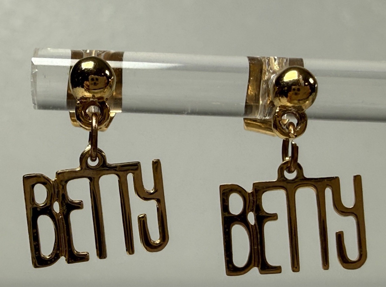 Personalized BETTY Earrings Gold Tone Name Dangle Drop 0.5”