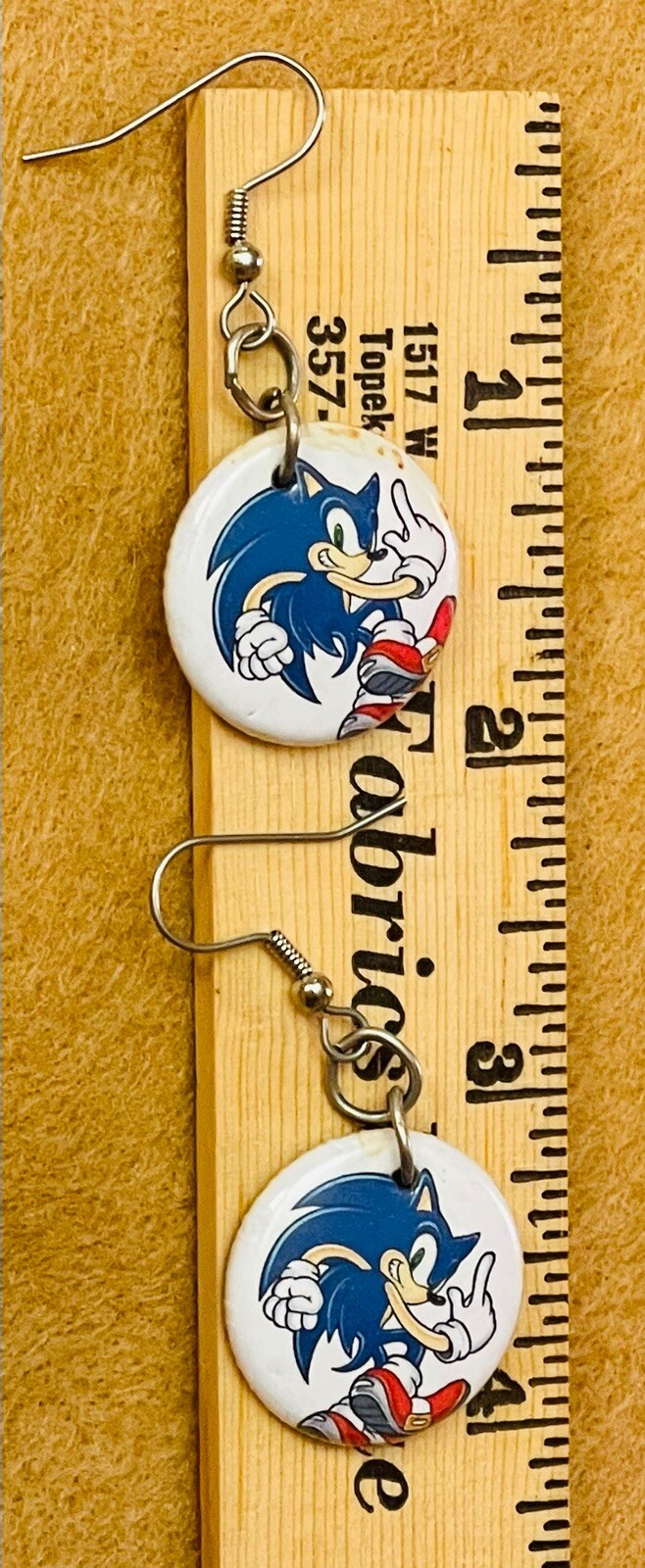 SONIC THE HEDGEHOG EARRINGS ROUND DANGLING FRENCH WIRES SEGA CLASSIC CARICATURE