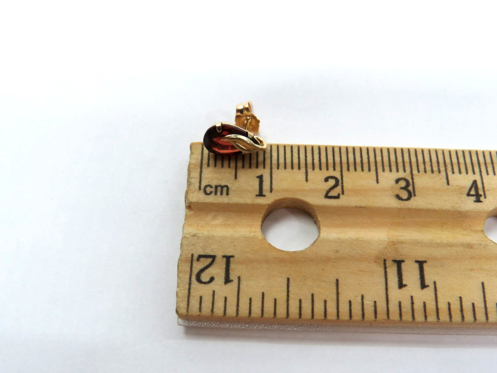 10K Yellow Gold Stud Earrings with Teardrop Garnet stones Nice design Real Gold