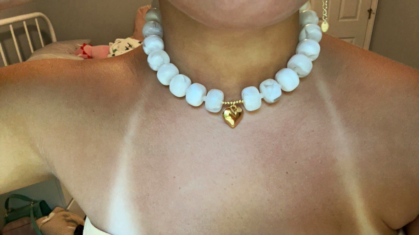 White Chunky Handmad Beaded Necklace Gold Heart Charm Pendant Adjustable Lobster