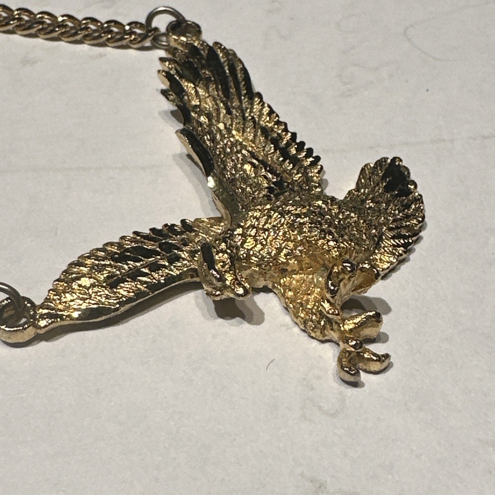 Eagle On Chain Gold Color Not Sure Of Metal 19 In Chain
