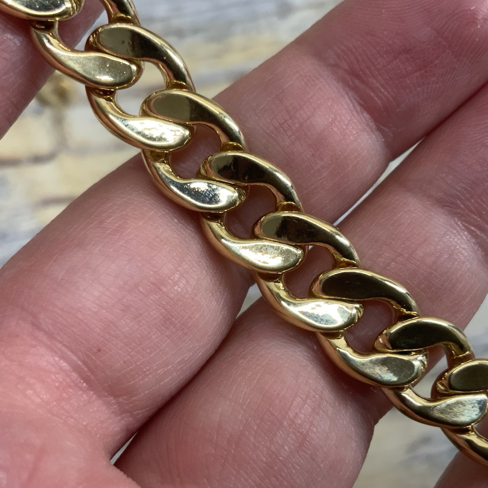 Marked Gold Shield curb chain bracelet Cuban link classic 7 inch