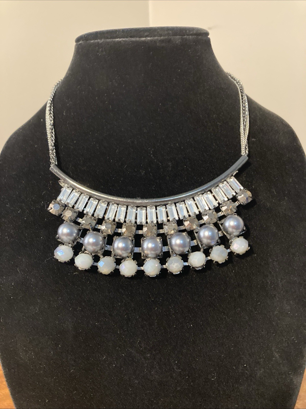 Simply Vera Wang Gray/Silver/Black Statement Necklace Silver Tone 16 – 19 in