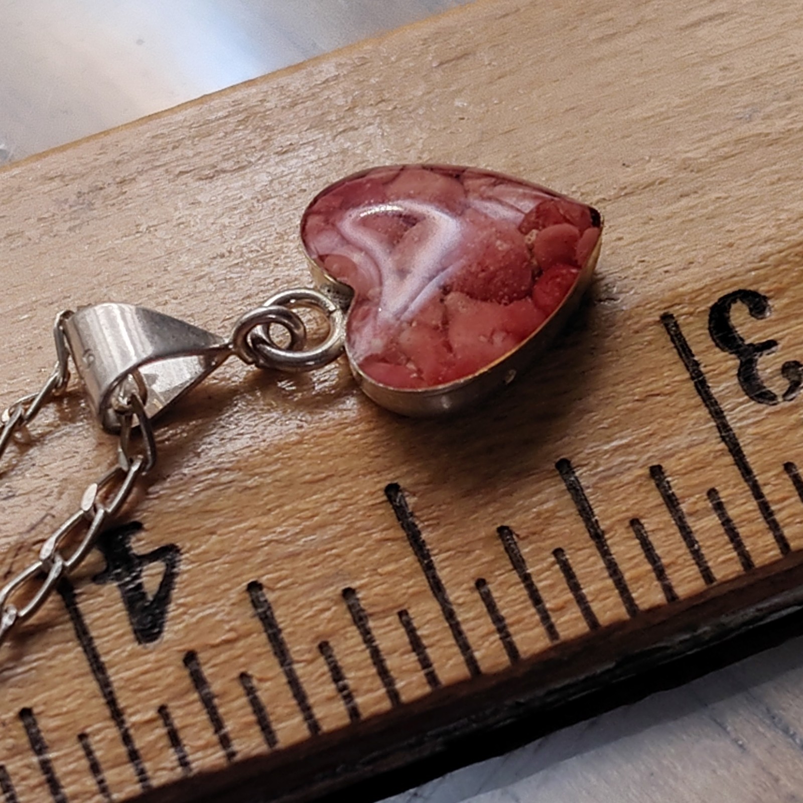 Sterling Silver Polished Stone Pendant On Mexican 18in Link Chain.
