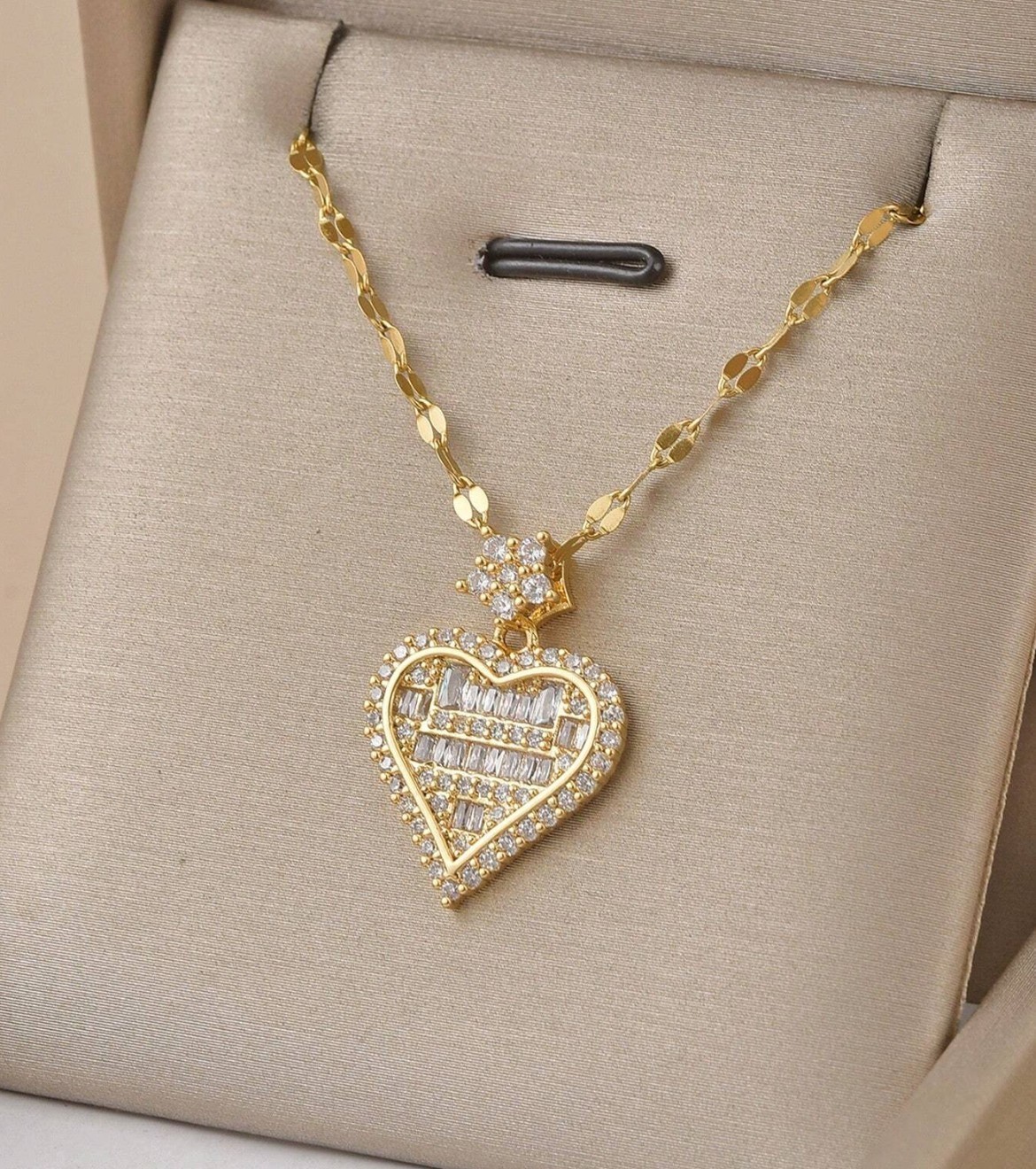 2.10Ct Round Cut Simulated Diamond Heart Shape Pendant In 14K Yellow Gold Plated
