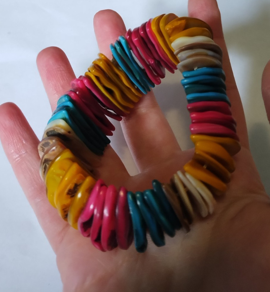 Multicolor Seashell Stretch Bracelet One Size Mother of Pearl Pink Yellow Blue