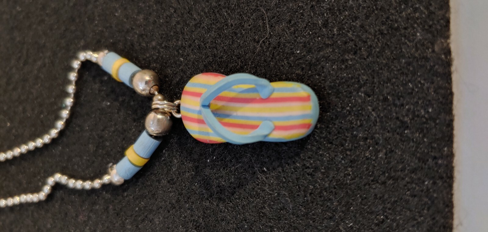 Vintage – FLIP FLOP NECKLACE ( RUBBER FLIP FLOP ) SIZE 1/2in wide x 1 1/8in long