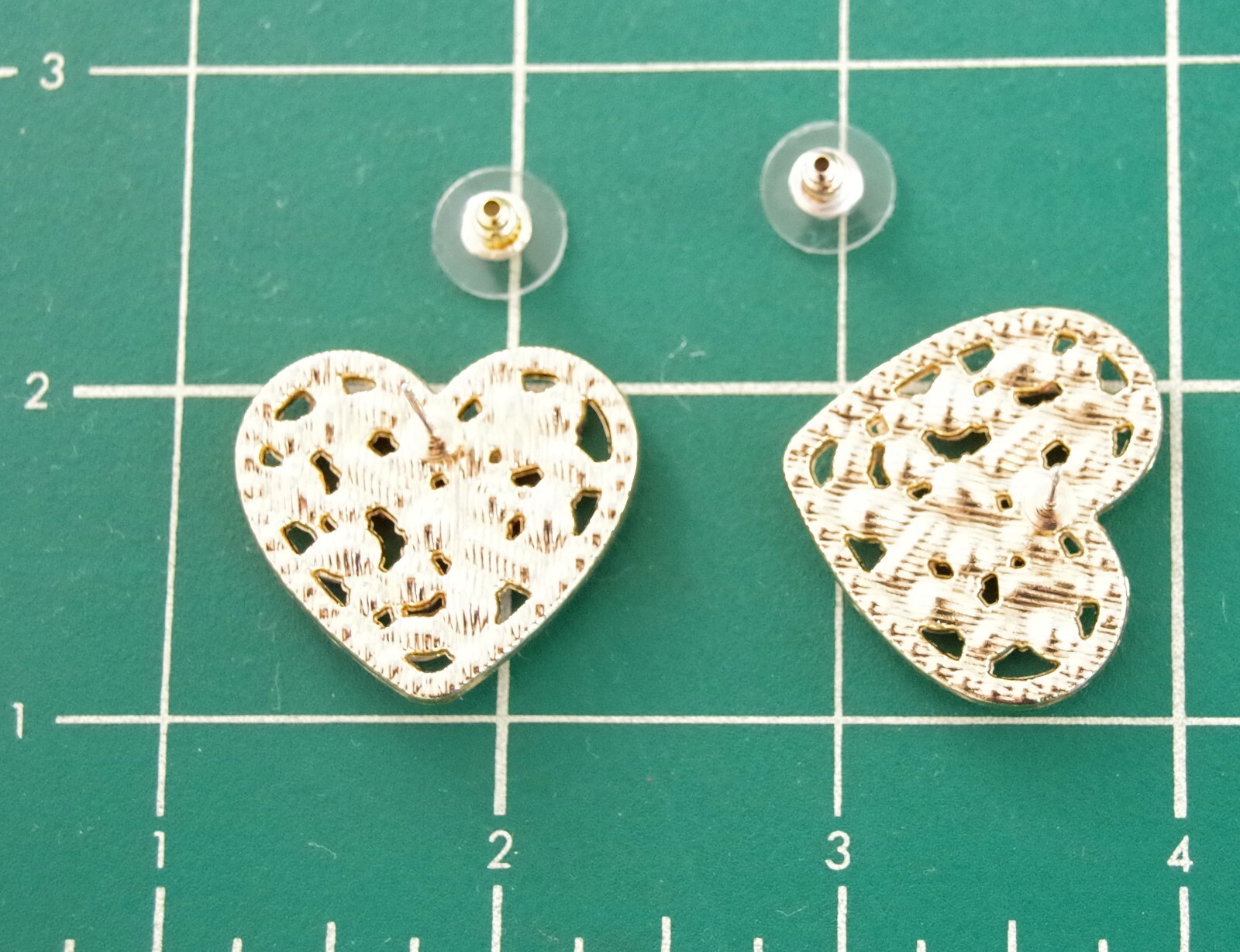 1.25″ BETSEY JOHNSON PRETTY-IN-PINKS CRYSTAL RHINESTONE VALENTINE HEART EARRINGS