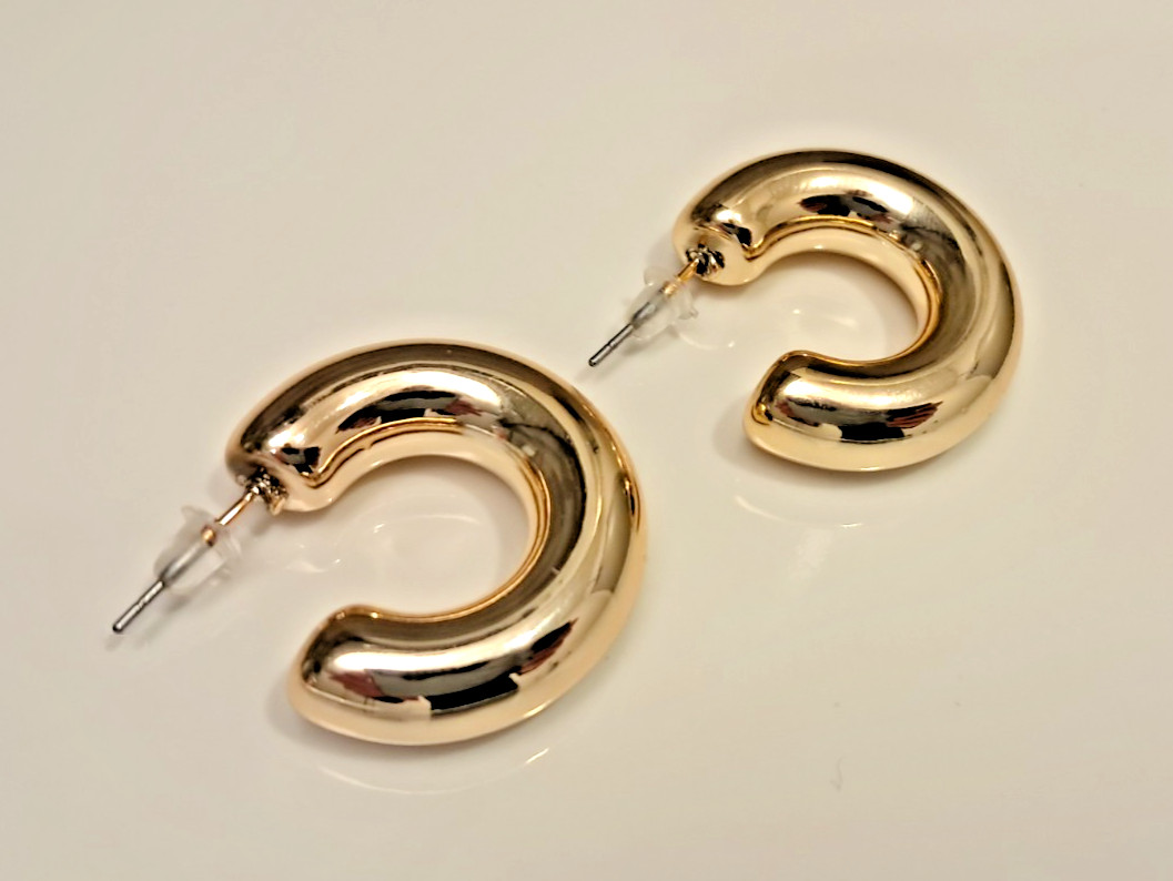 Chunky Earrings Hoops Gold tones C shaped Plastic Lightweight NEW 1″ OD