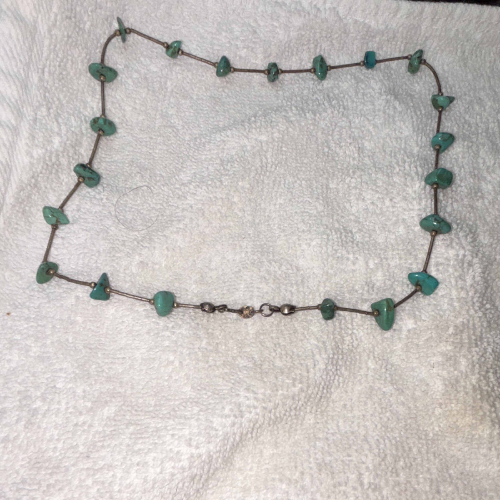 Green Turquoise Chip Beaded Necklace Silver Tone Chain Lobster Clasp