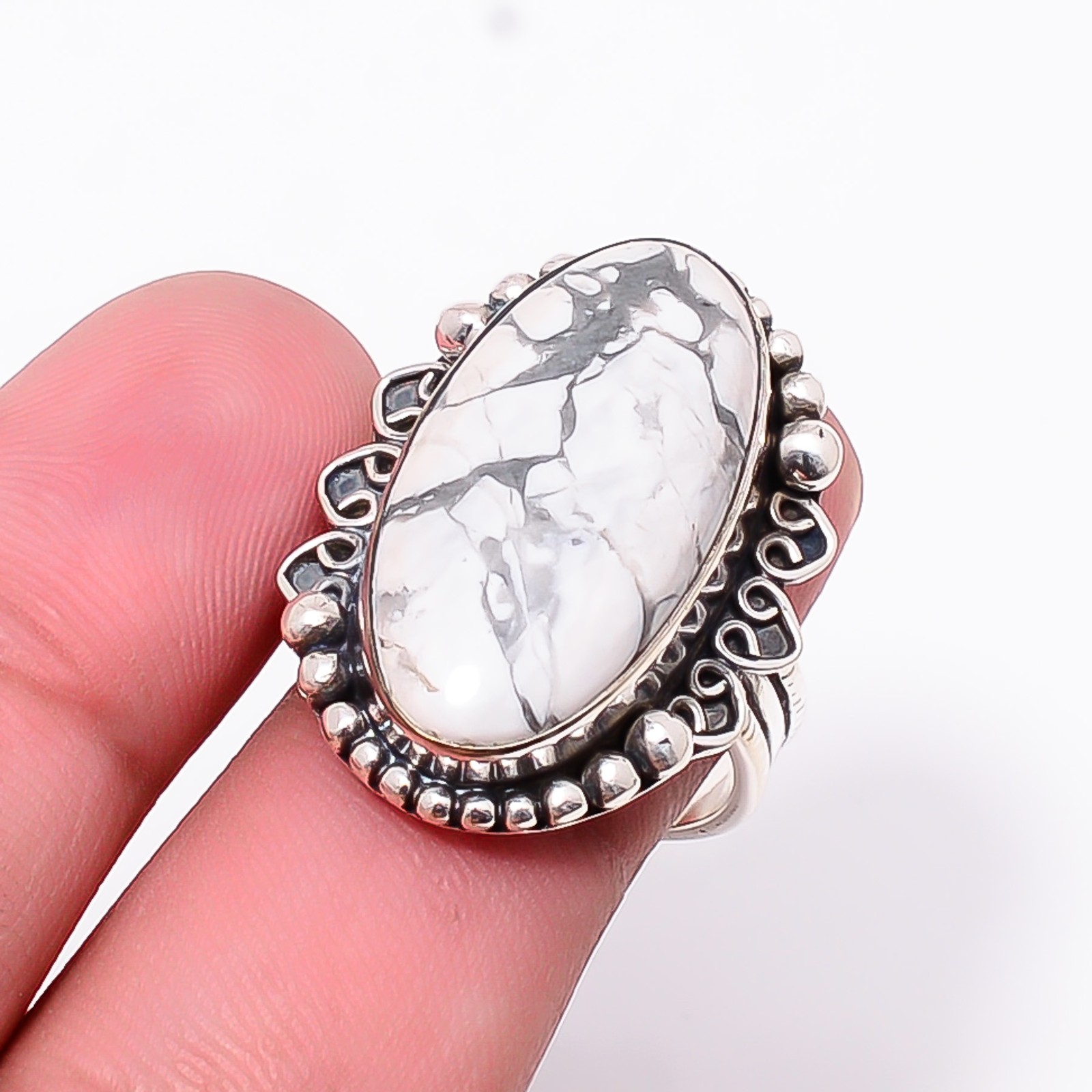 White Howlite – United States Sterling Silver Bold Oval Statement Ring S.7.5 79
