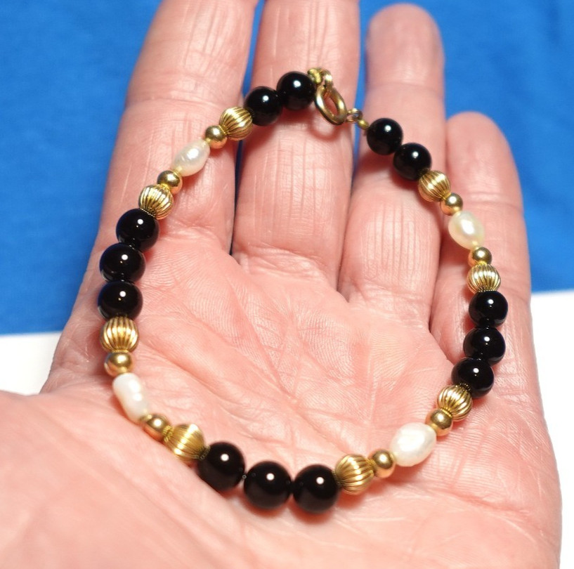14K GOLD FILLED BEAD BRACELET ONYX PEARL 7.3 GRAMS 7″ J-205