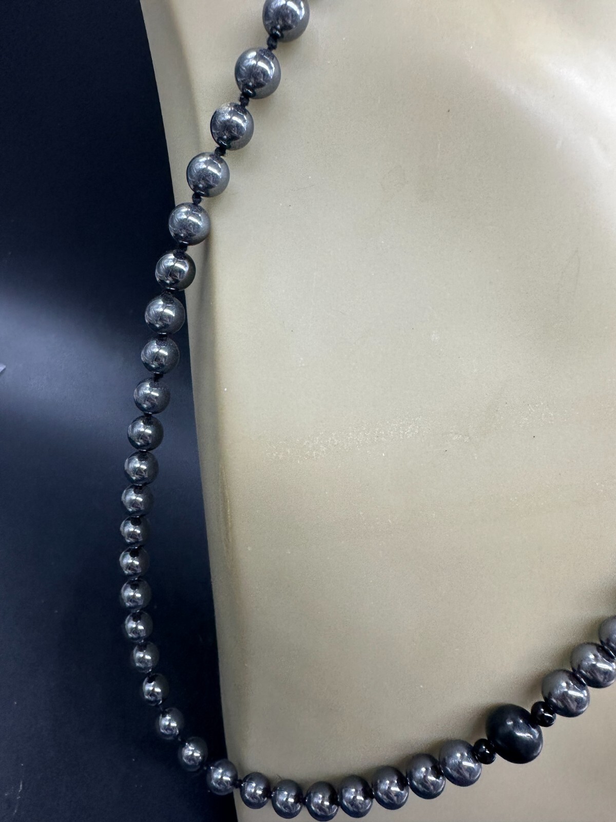 ESTATE POLISHED HEMATITE BEAD BALL BARREL STRAND STRING NECKLACE 28″