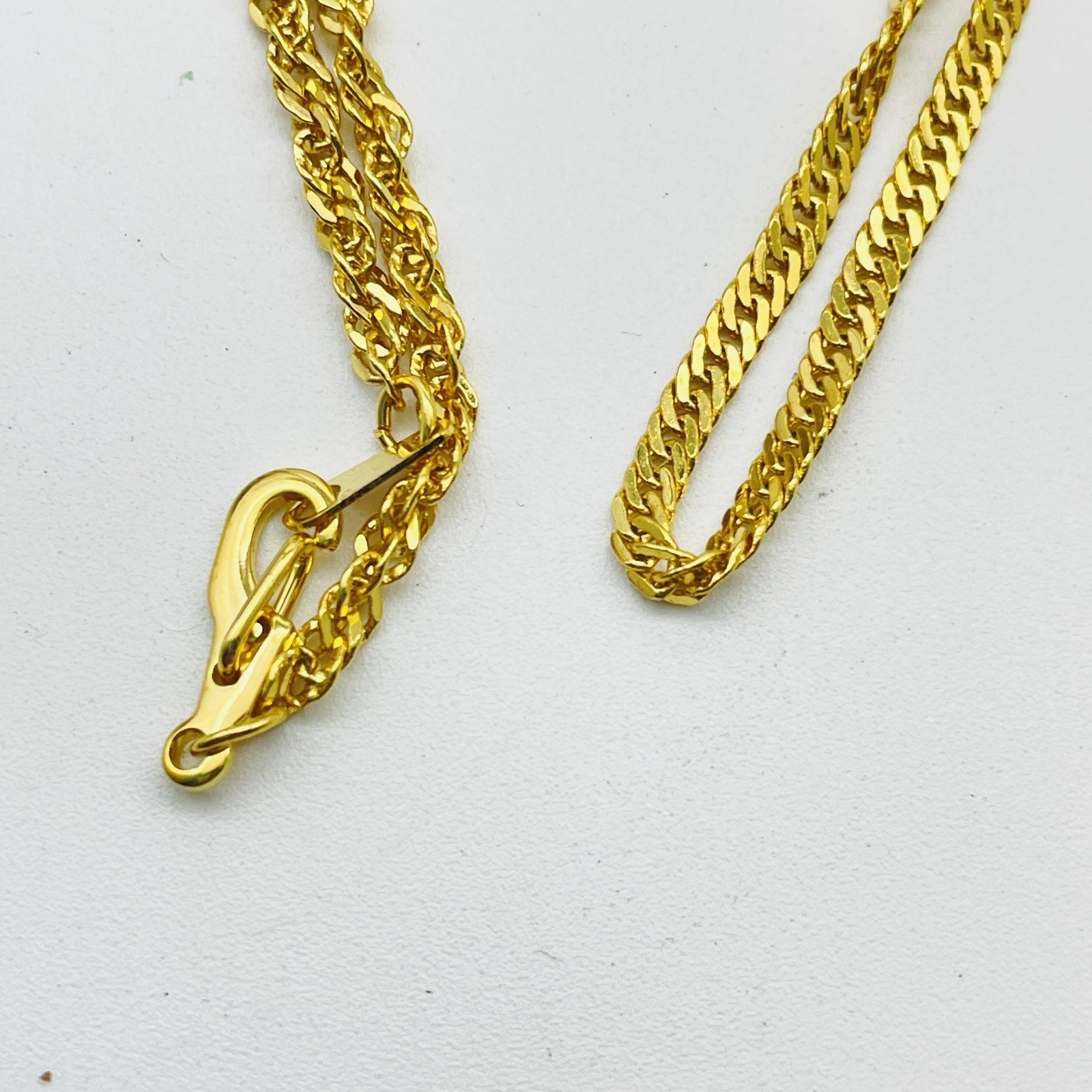 Gold Tone Necklace Lot of 2 Herringbone and Twisted Chains