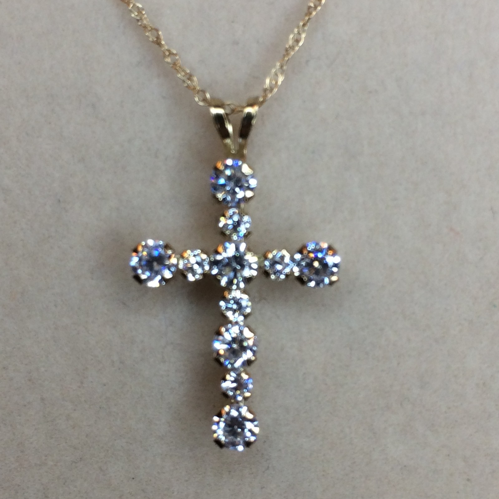Bella Luce cubic zirconia 10K yellow gold 14x21mm cross pendant w 18″ chain NEW