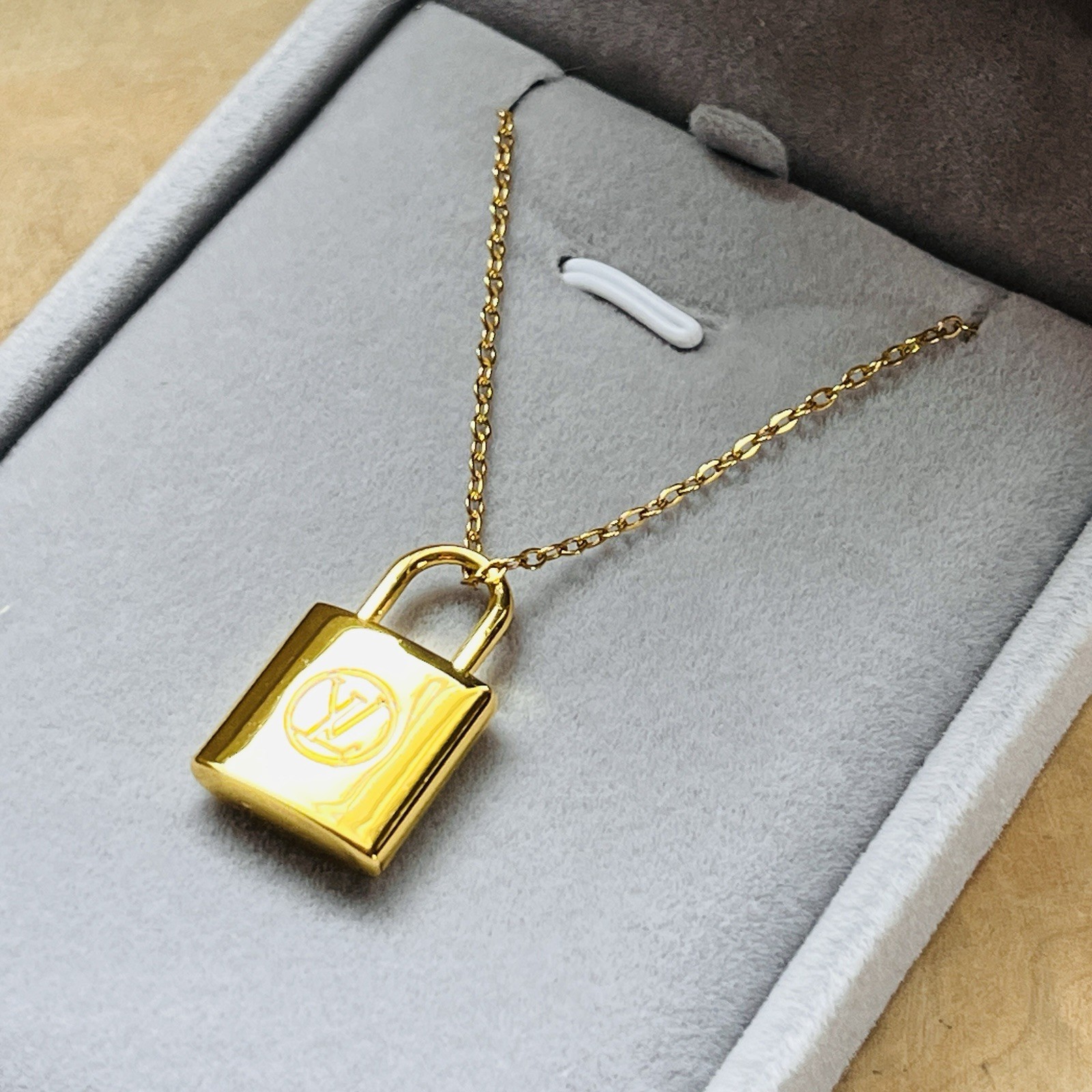 New Gold Tone Padlock Lock Charm Pendant Necklace 17” Chain w/ Gift Box