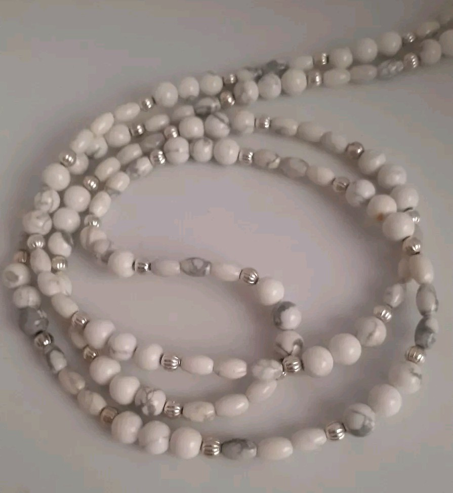 Howlite Bead Silvertone Single strand Necklace. 35 In.
