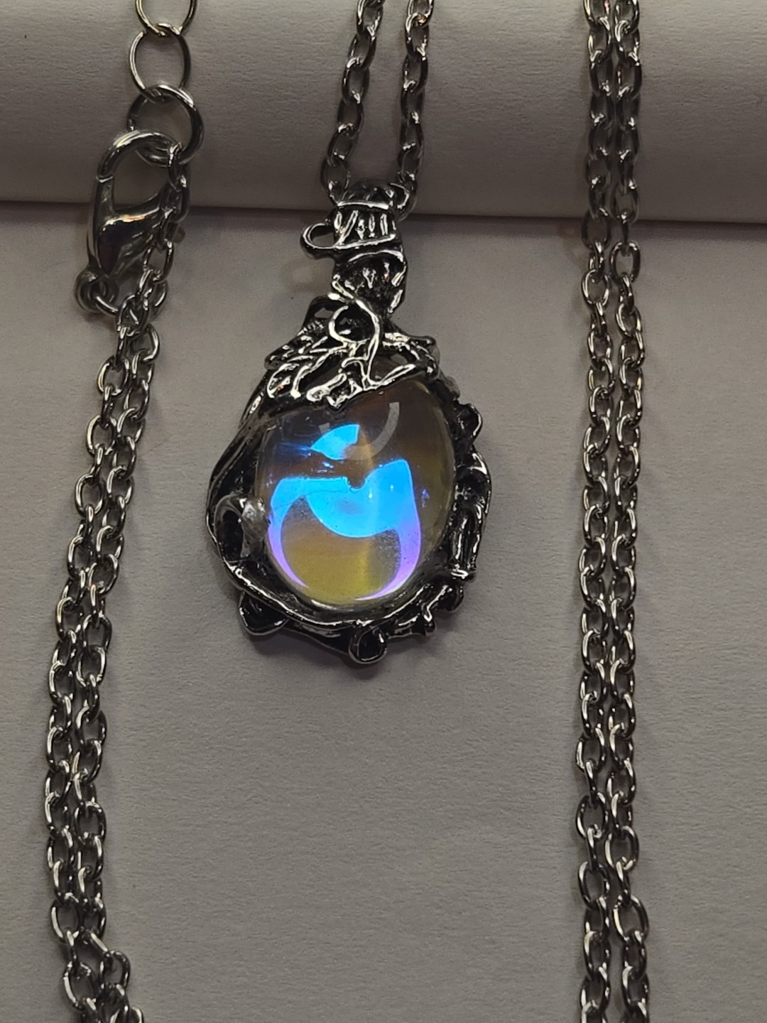 Silver Plated Alloy Moonstone Pendant With Leaf Design Necklace